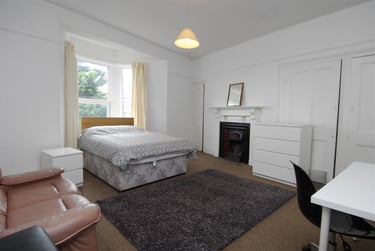 4 bed flat, Lisson Grove, Mutley, Plymouth, PL47DN - Image 2